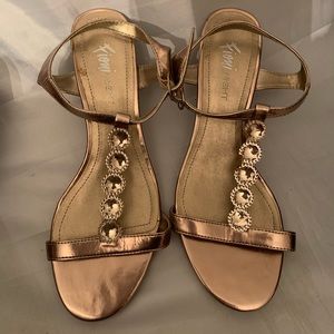 Fioni Night Womens 1" copper/gold sandals SZ 6.5